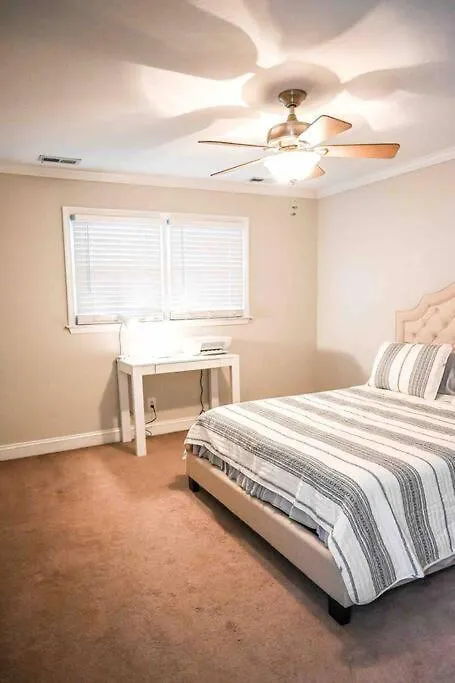 Cozy - 2 Bedroom Townhome Getaway - Plaza Midwood Charlotte Apartment