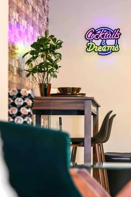 Cozy - 2 Bedroom Townhome Getaway - Plaza Midwood Charlotte Apartment