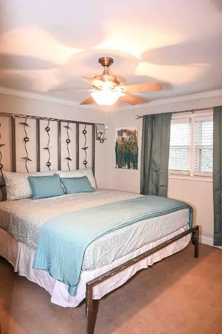 Cozy - 2 Bedroom Townhome Getaway - Plaza Midwood Charlotte Apartment