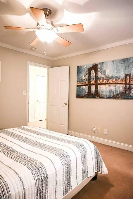 Cozy - 2 Bedroom Townhome Getaway - Plaza Midwood Charlotte 0*,  USA
