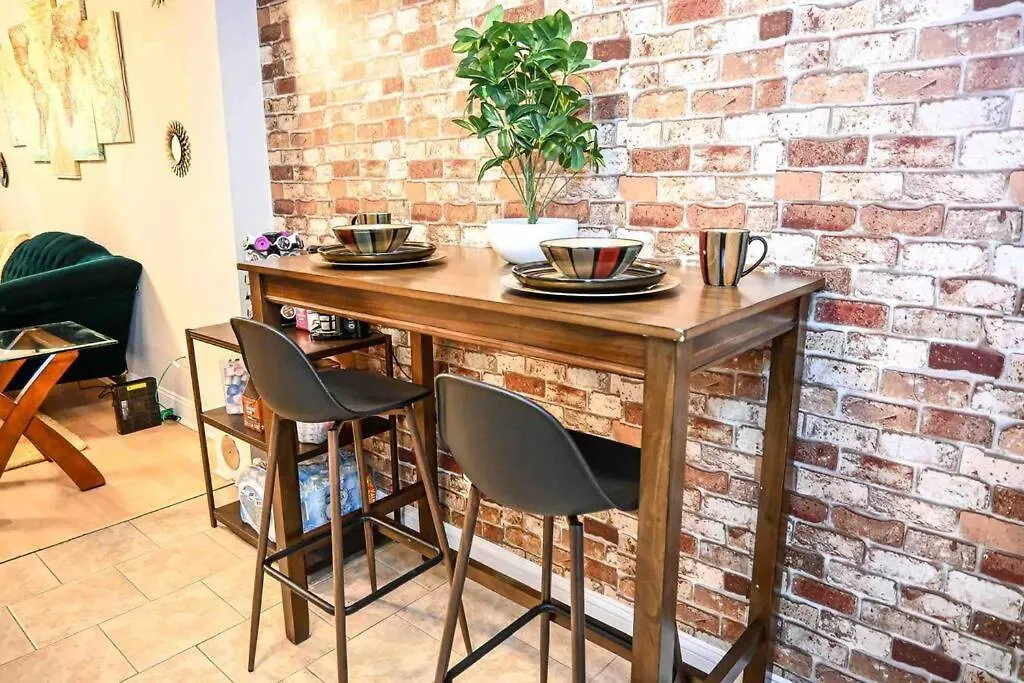 Cozy - 2 Bedroom Townhome Getaway - Plaza Midwood Charlotte